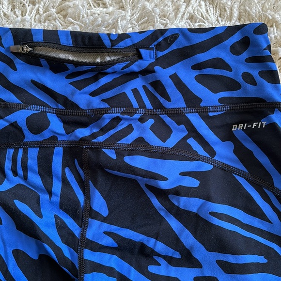 Nike Dri-Fit Running Capri / Cropped Leggings Graphic Black & Blue w/ Mesh Legs - Picture 10 of 14